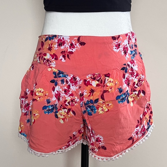 Xhilaration floral shorts - Picture 2 of 2